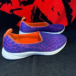 Womens Shoes. Vonic Slip On Walking Shoes. Very Good Condition.